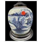 ANTIQUE CHINESE EXPORT PORCELAIN TABLE LAMP