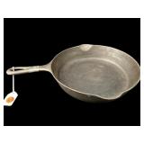 ANTIQUE CAST IRON #7 GRISWOLD FRYING PAN