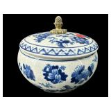 BOMBAY ORIENTAL PORCELAIN BLUE AND WHITE COVERED