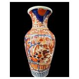 ANTIQUE IMARI PORCELAIN FLORAL VASE