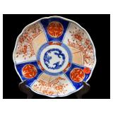 SMALL ANTIQUE IMARI PORCELAIN SCALLOPED PLATE