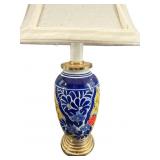 SMALL FLORAL PORCELAIN BEDSIDE TABLE LAMP