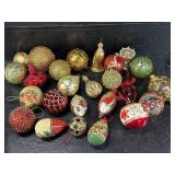 LARGE LOT OF QUALITY CHRISTMAS ORNAMENTS