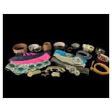 LARGE LOT OF WOMENS BELTS & ACCESSORIES
