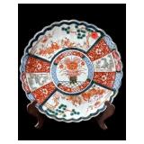 ANTIQUE IMARI PORCELAIN FIGURAL SCALLOPED CHARGER