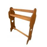 PINE HEART CARVED QUILT RACK