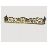19TH CENT. ORNATE PIERCED BRASS FIREPLACE FENDER