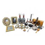 LARGE LOT OF MISC DECORATIVE ITEMS