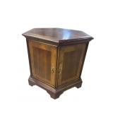 CHERRY BANDED TOP HECTOGON SHAPE COMMODE TABLE