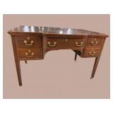 19TH CENT. MAHOGANY HEPPLEWHITE DESK