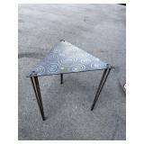 TRIANGLE METAL MODERN DESIGN