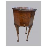 19TH CENT. ENGLISH QUEEN ANNE LIFT TOP SEWING