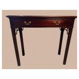 HICKORY CHAIR CO. MAHOGANY 1 DRAWER CHIPPENDALE