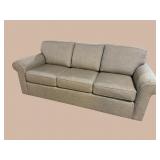 HICKORY-FRY LIKE NEW UPHOLSTERED SOFA