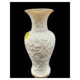 SMALL LENOX PORCELAIN MING BLOSSOM VASE