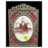 VICTORIAN FAMILY PORTRAIT IN ORNATE GOLD FRAME