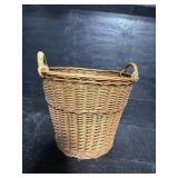 LARGE VINTAGE LAUNDRY BASKET