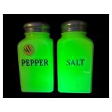 PR OF RETRO MCKEE JADEITE URANIUM SALT AND PEPPER
