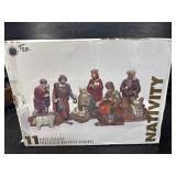 11 PIECE PORCELAIN NATIVITY SET IN BOX
