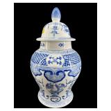 LARGE ORIENTAL PORCELAIN BLUE AND WHITE GINGER