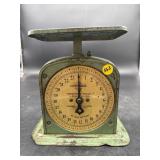 VINTAGE UNIVERSAL HOUSEHOLD SCALE