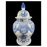 LARGE ORIENTAL PORCELAIN BLUE AND WHITE GINGER