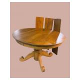 42 IN ROUND OAK TABLE WITH 3 LEAVES