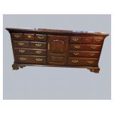 THOMASVILLE CHERRY 9 DRAWER DRESSER