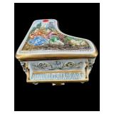 CAPODIMONTE PIANO COVERED TRINKET DISH