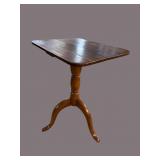 18TH CENT. WALNUT PEDESTAL TABLE