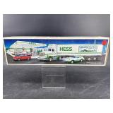 HESS 18 WHEELER & RACER