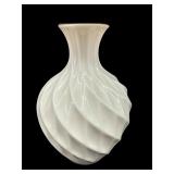 LENOX PORCELAIN DIAMOND BUD VASE
