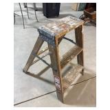 WOODEN STEP LADDER