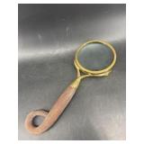 BRASS AND WOOD HANDLE MAGNIFYING GLASS