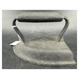 ANTIQUE NO. 6 CAST IRON SAD IRON