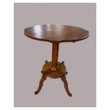 WALNUT VICTORIAN PEDESTAL TABLE