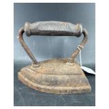 ANTIQUE CAST IRON NO.7 SAD IRON