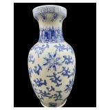 BLUE AND WHITE PORCELAIN VASE