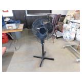 FLOOR FAN