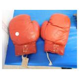 LEATHER BOXING GLOVES