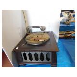 VINTAGE RECORD PLAYER IDEAL