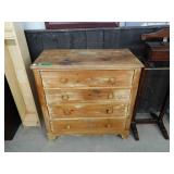 4 DRAWER VINTAGE DRESSER  NEEDS REPAIRS