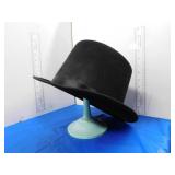 VINTAGE TOP HAT WITH STAND