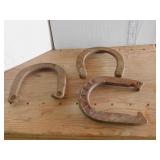 3 HORSESHOES