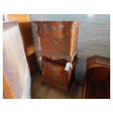 2 NIGHT STANDS WITH 2 DRAWERS  26 X 18 X 26
