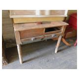 WOODEN TABLE - MISSING 1 DRAWER