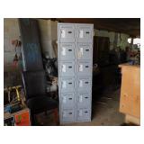 METAL LOCKERS 12 UNITS - 24 X 18 X 72'