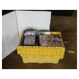 TOTE - DVD'S   2 COMIC BOOKS