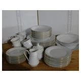 CROWN MING DISH SET - 8 DINNER PLATES, 8 DESSERT