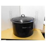 ENAMELWARE POT WITH LID